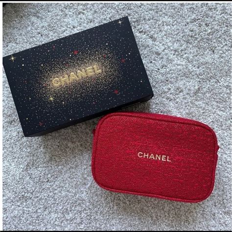 chanel cosmetic pouch 2018|chanel gift set with pouch.